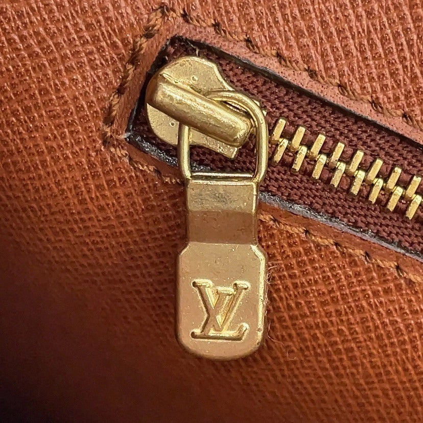 Louis Vuitton Serviette Conseiller