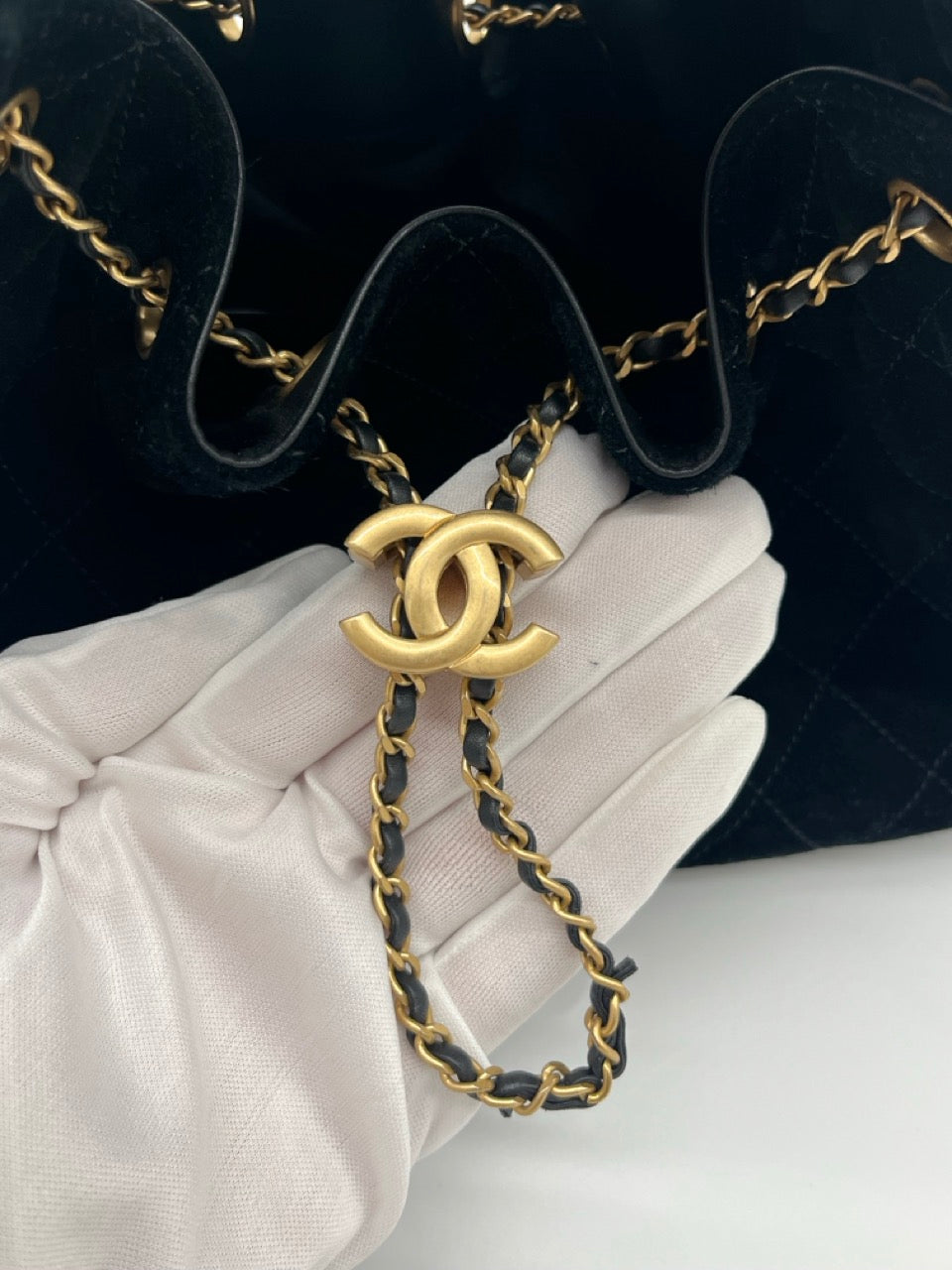 Chanel 25 Suede Quilted Small Hobo bag | Black