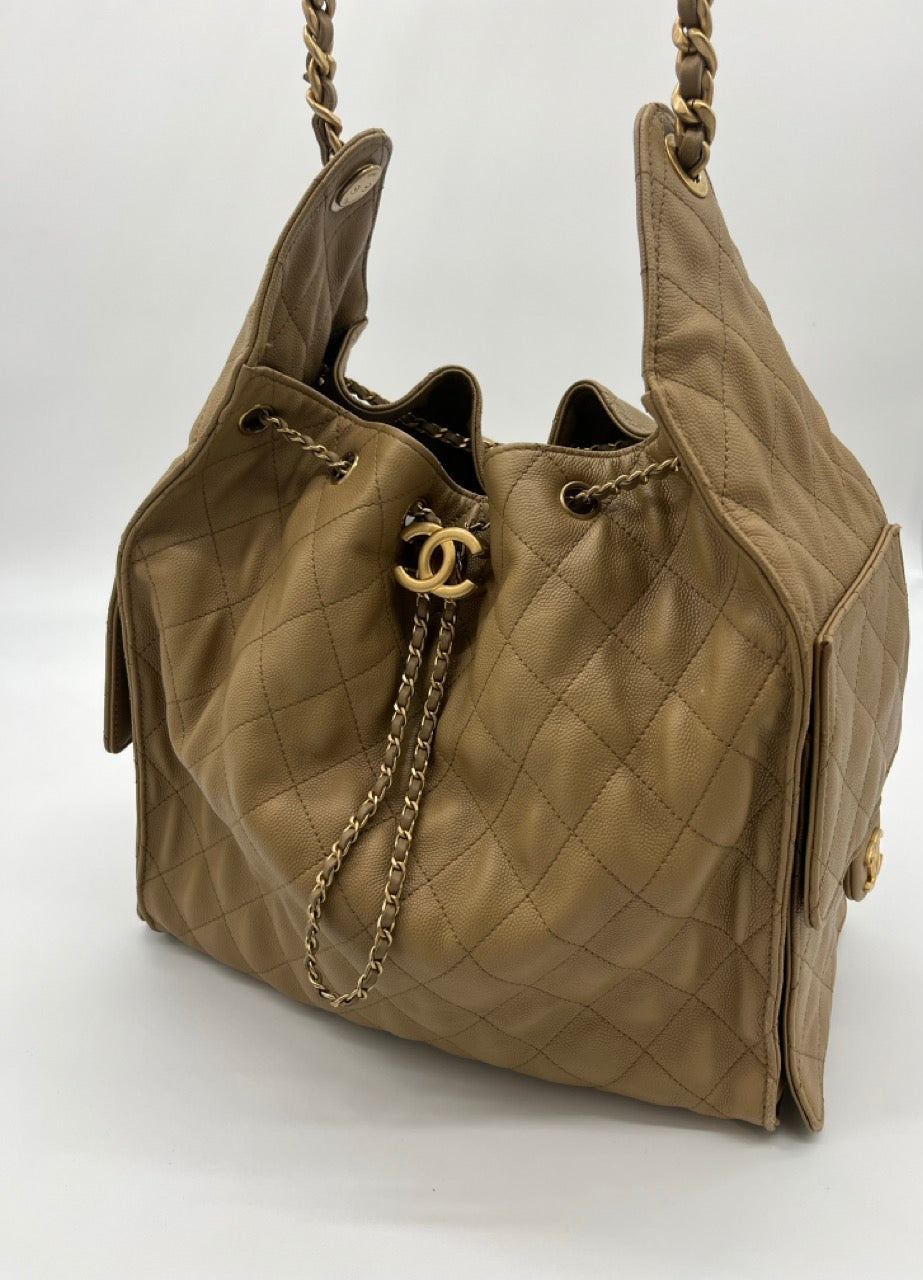 Chanel 25 Medium Hobo bag | Beige