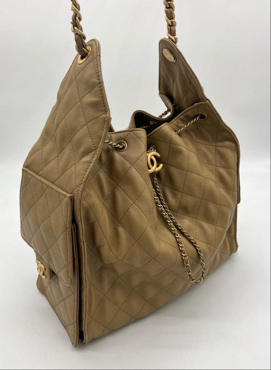 Chanel 25 Medium Hobo bag | Beige