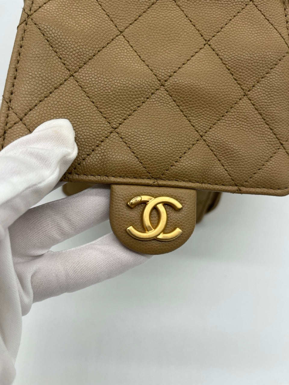 Chanel 25 Medium Hobo bag | Beige