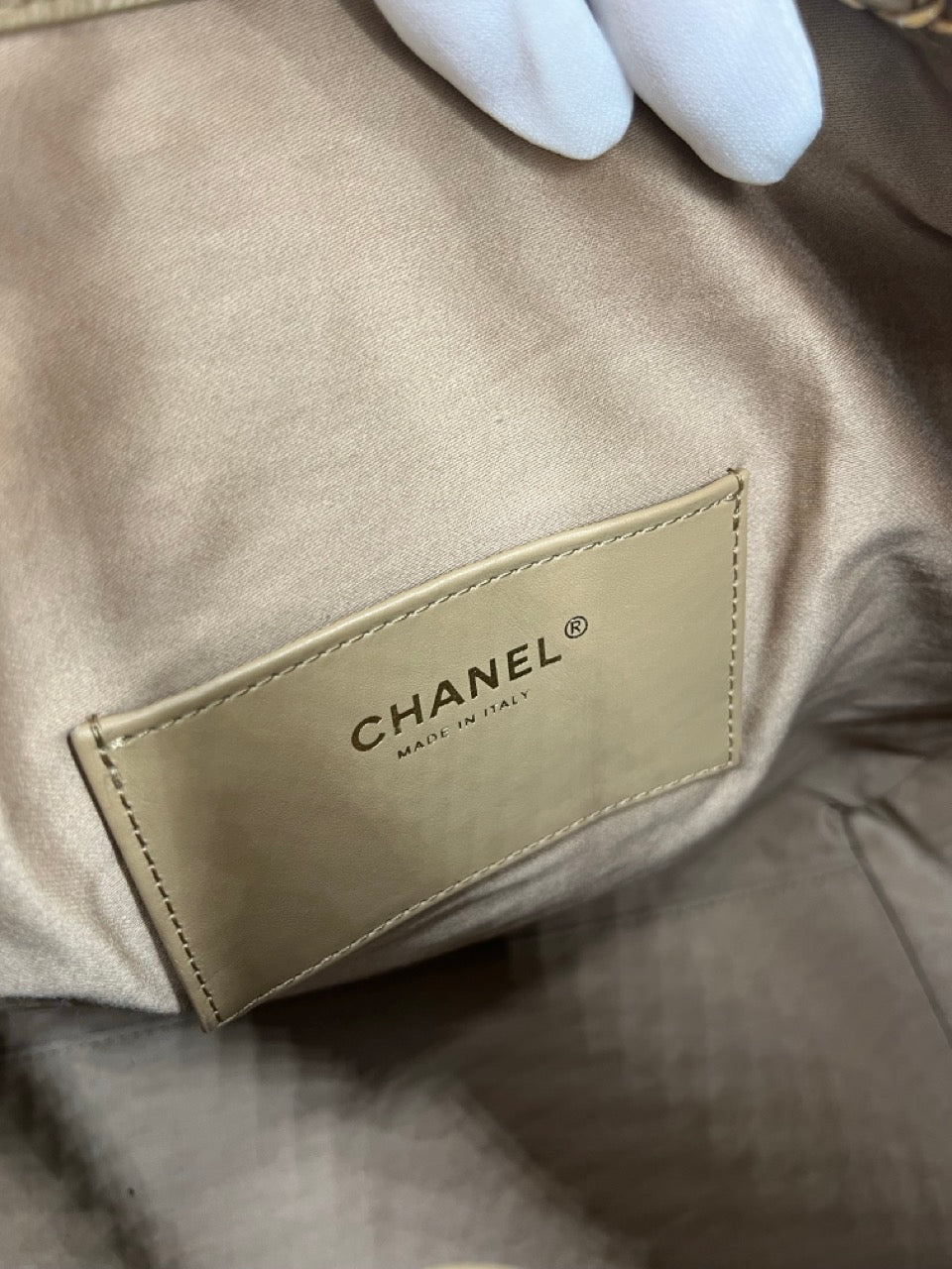 Chanel 25 Medium Hobo bag | Beige