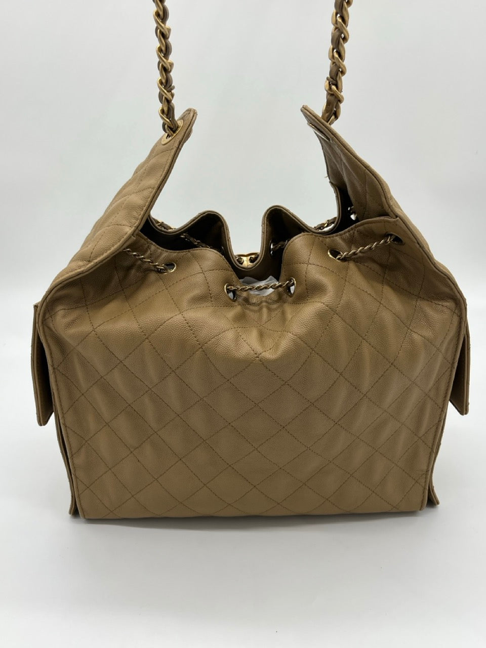 Chanel 25 Medium Hobo bag | Beige