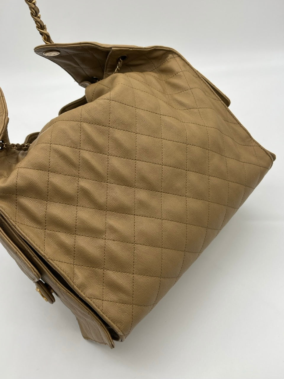 Chanel 25 Medium Hobo bag | Beige
